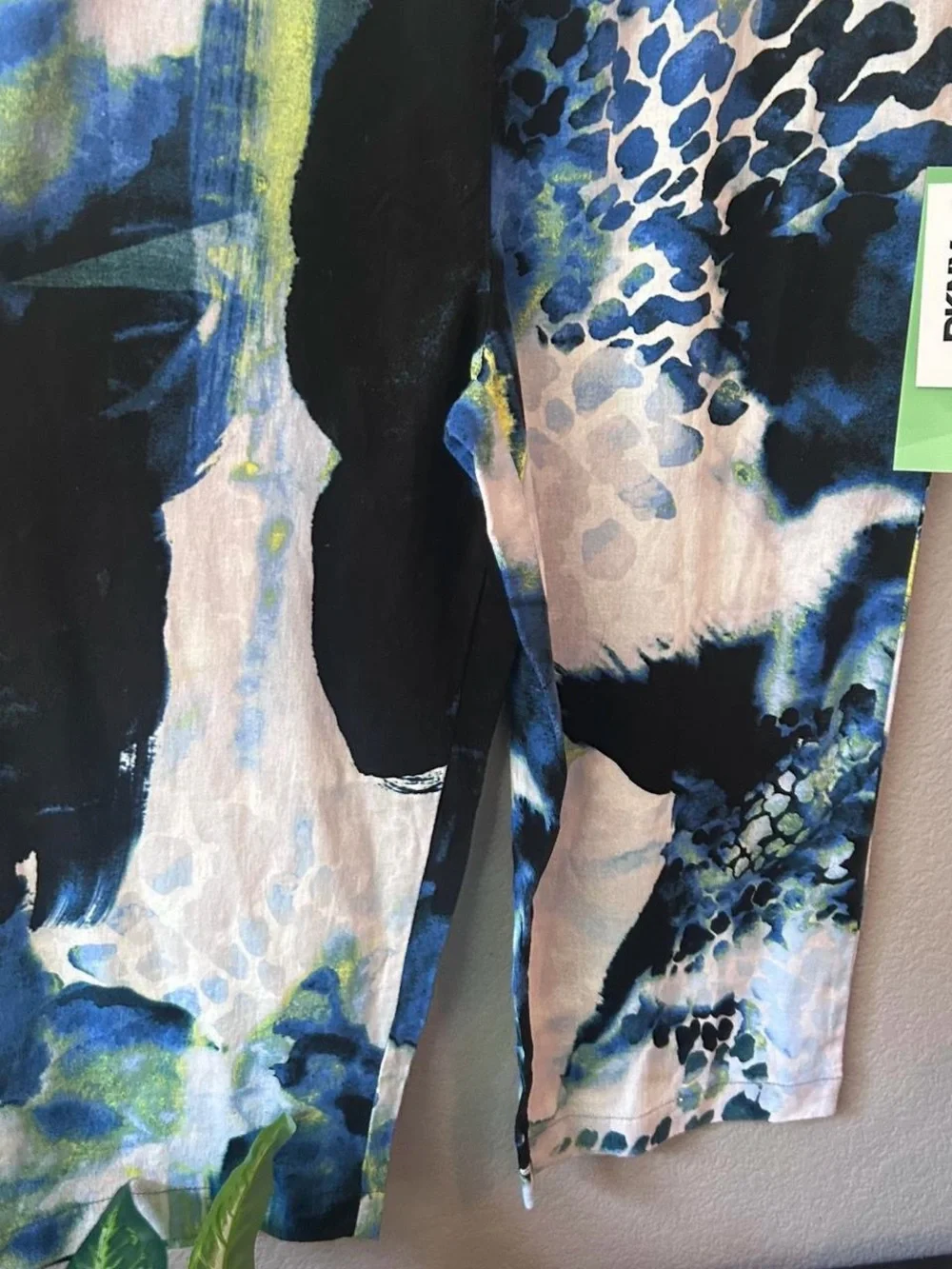NWT DKNY Blue Multi Abstract Print Capris